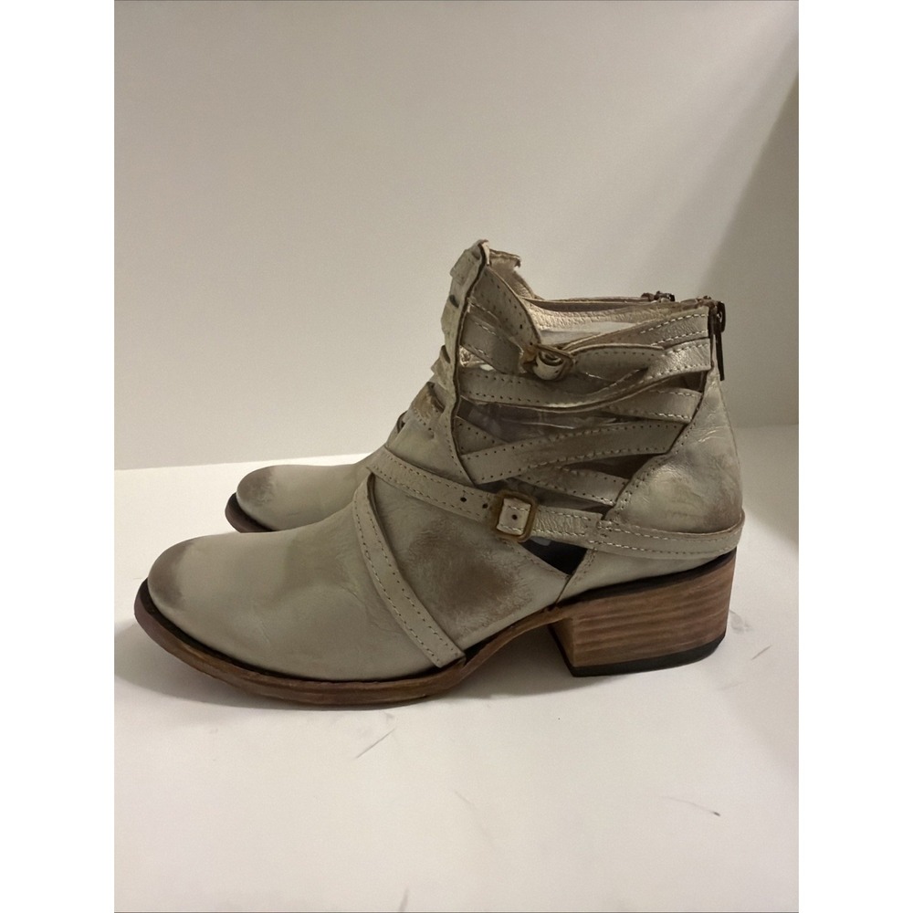Freebird by Steven STAIR Distressed In Ice Leather Ankle Boots Size 7 Booties